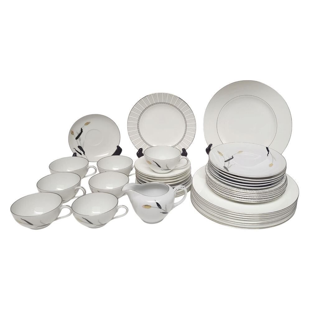 Wedgwood Signet Platinum/Gold Wave by FUKAGAWA Fine China Dining Lots Of 40PCS
